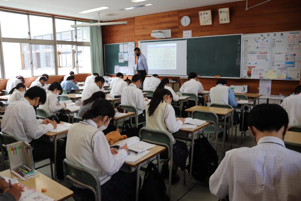 秋の授業参観日 宮崎学園高等学校